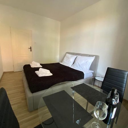 Vip Rooms Apartment Торунь Экстерьер фото